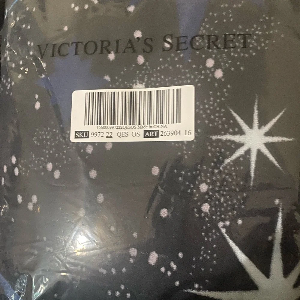 Throw blanket 🖤💫⭐️🤍 - Picture 4 of 5